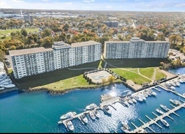 Building Photo - 100 Cove Way