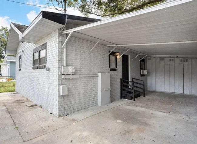 Building Photo - 8213 N Elmer St