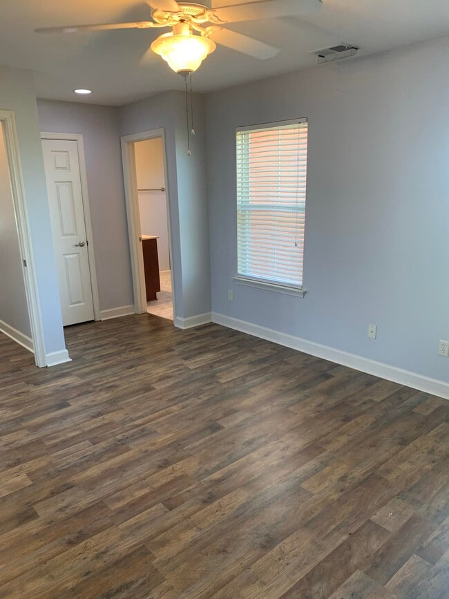 Building Photo - 158 Keel Ave