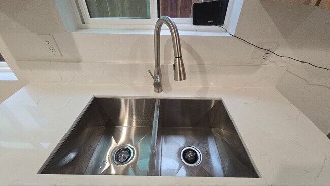 Building Photo - Graham(10422)