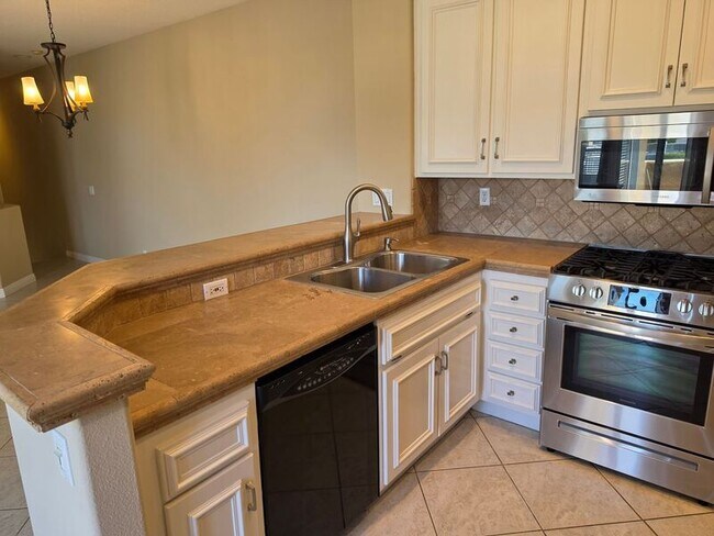 Building Photo - 28436 Yosemite Dr