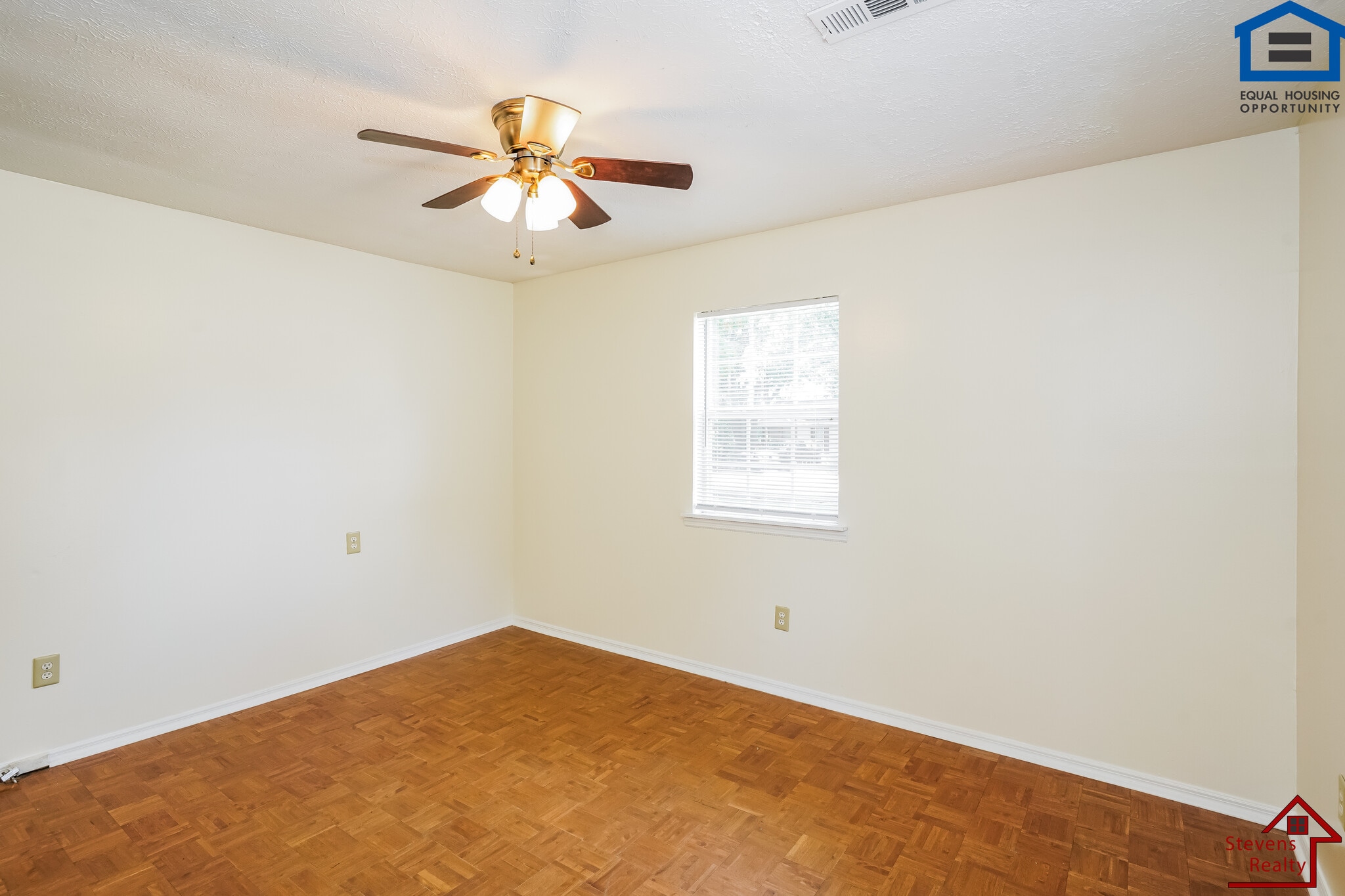 Building Photo - 140 Bybee Woods Dr