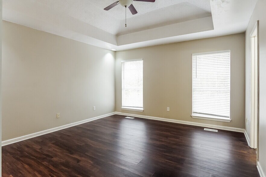 Building Photo - 2724 Wellington Dr