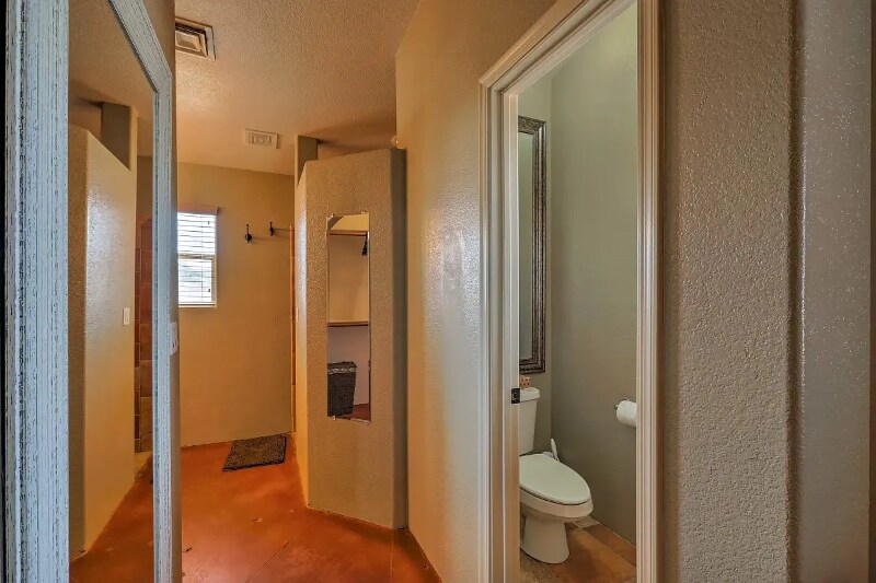 Building Photo - 2598 Rainbow Ave N