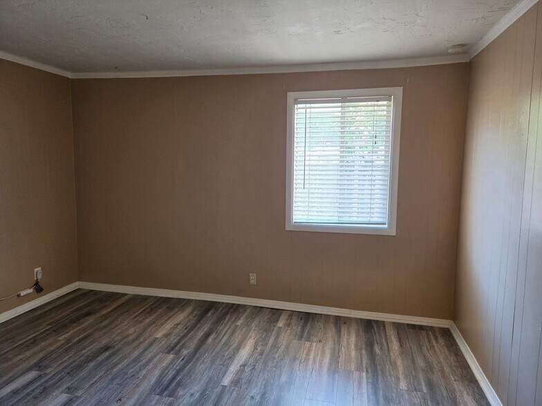 Building Photo - 1308 W Fern Dr