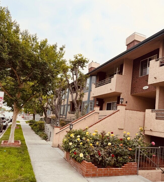 Building Photo - 415 S Verdugo Dr