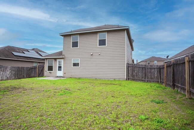 Building Photo - Beautiful 4/BR 2.5/BA Home with Incredible...