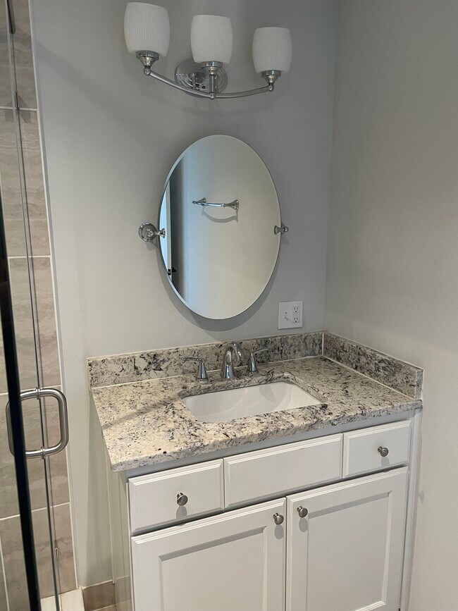 Building Photo - 1430 Lake Weldona Dr