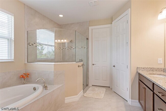 Building Photo - 14586 Tropical Dr