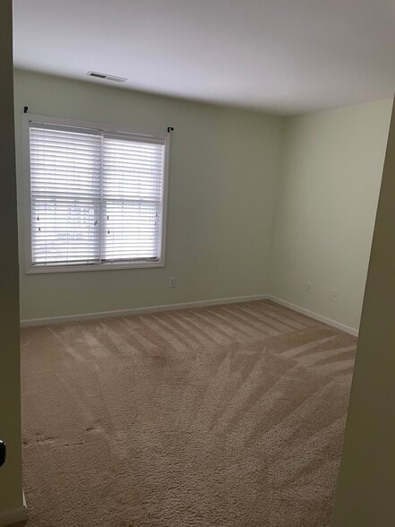 3rd bedroom - 7602 Astoria Place