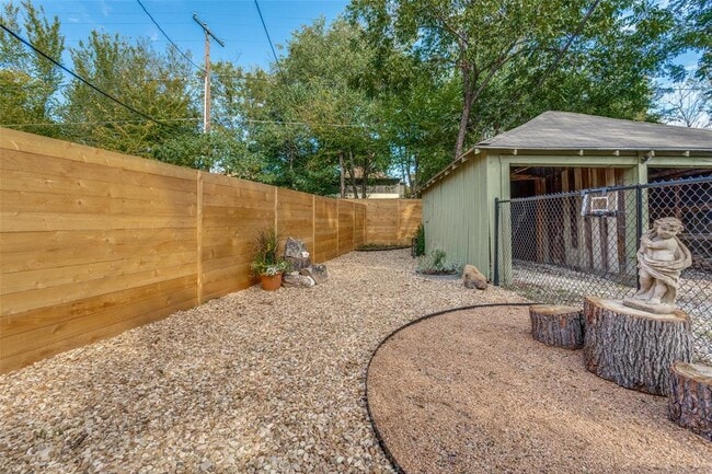 Building Photo - 6349 Belmont Ave