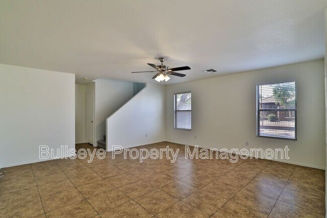 Building Photo - 1069 E Lowell Ave