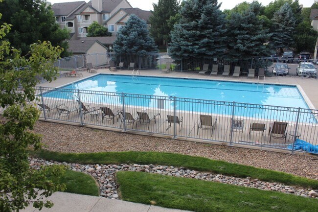 Building Photo - Deer Creek - 2nd Floor 2 bedroom/2 Bath Co...