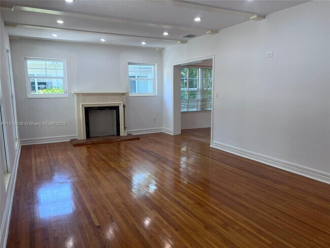 Building Photo - 1452 Urbino Ave
