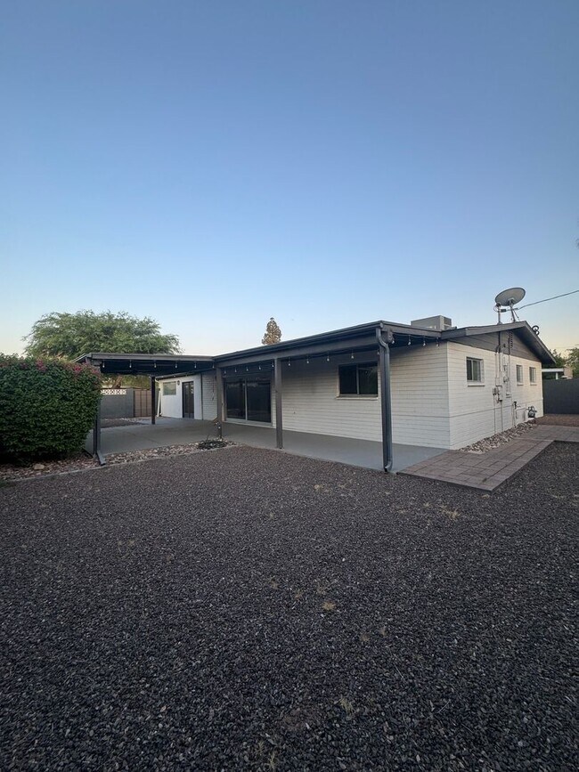 Building Photo - 3 bedroom home in Downtown Phoenix