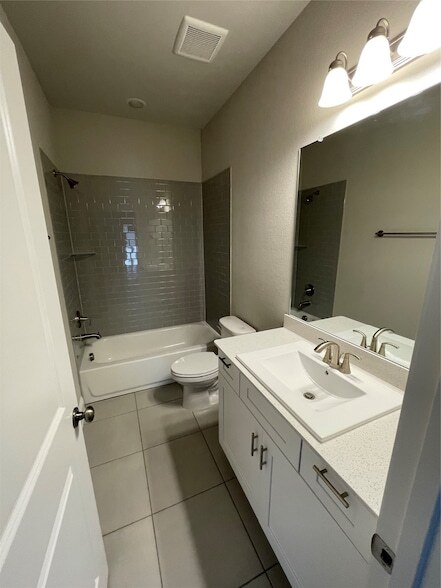 Building Photo - 4021 Angelina Dr
