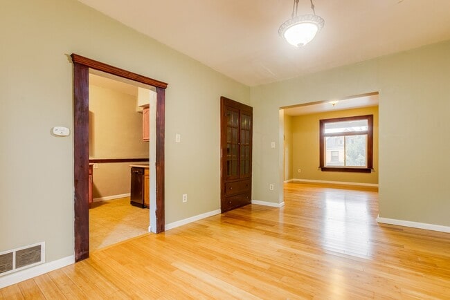 Building Photo - 405 Edgemont St