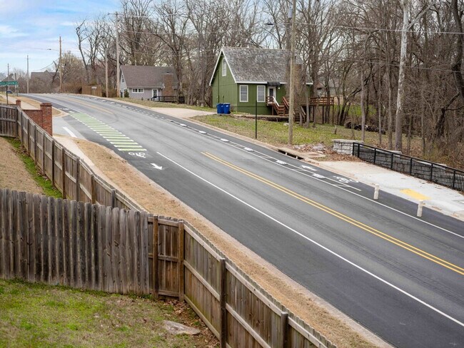 Building Photo - 1802 NW Mustang Ave