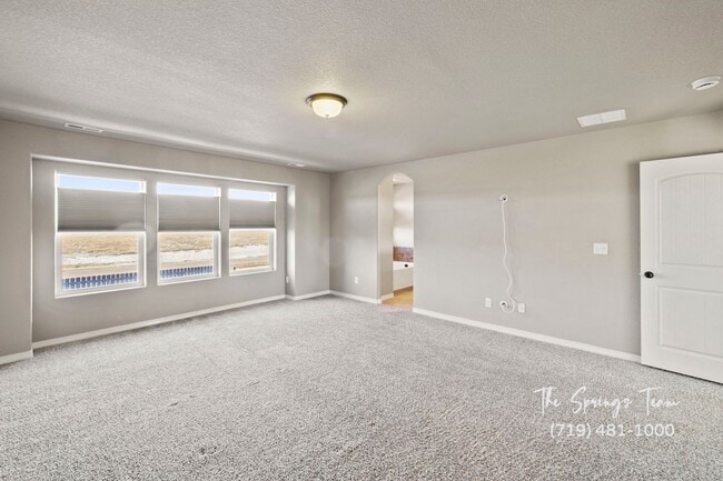 Building Photo - STUNNING 4BD HOME w/ NO ELECTRIC BILL! - Security Deposit Waiver Available