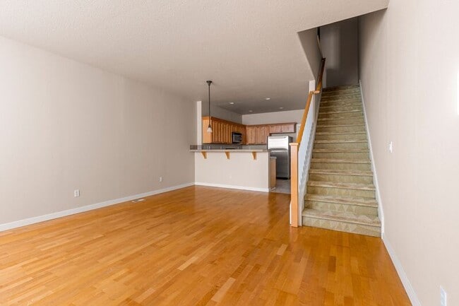 Building Photo - 929 SE Marion St