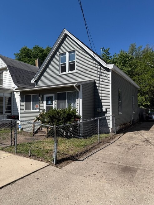 Building Photo - 721 S Matthew St