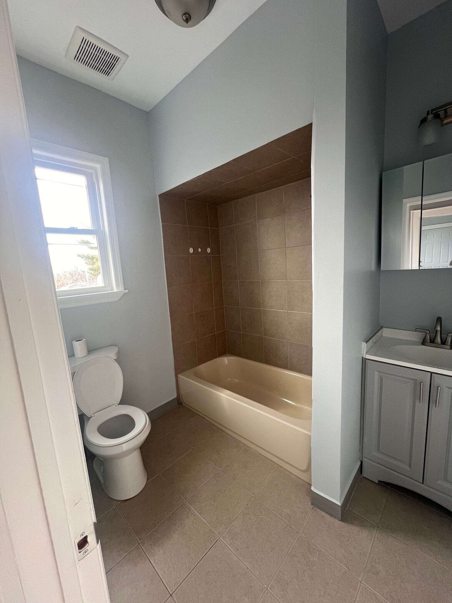 Building Photo - 50 Dewey St