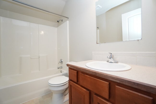 Building Photo - 11565 W Zachery Ave