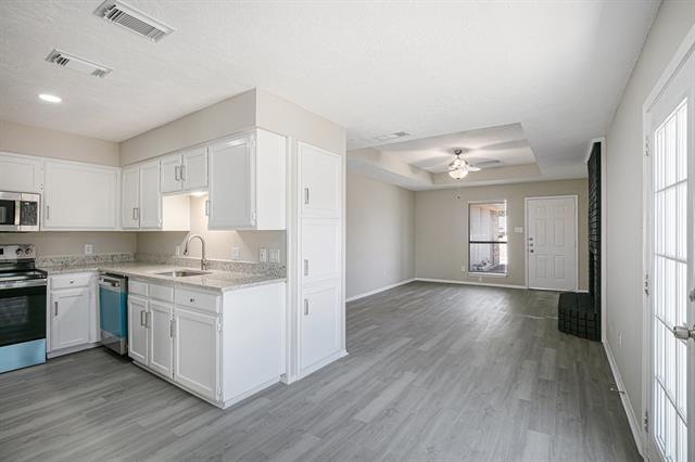 Building Photo - 2112 Windhurst Dr