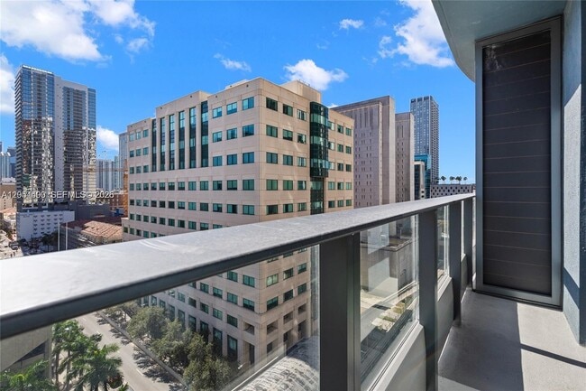 Building Photo - 121 NE 5th St