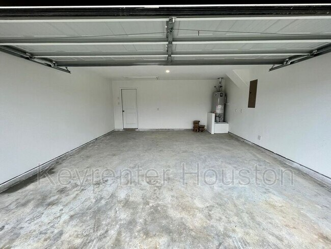 Building Photo - 8810 Wooster Trails Dr