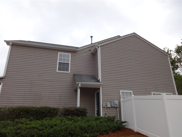 Building Photo - 165 Ilex Dr