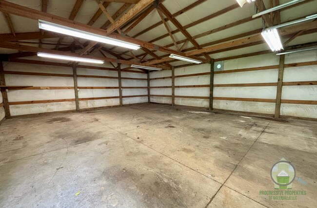 Building Photo - 68 Honeysuckle Dr