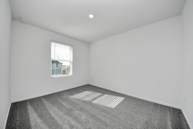 Building Photo - 10410 Birds Nest Dr