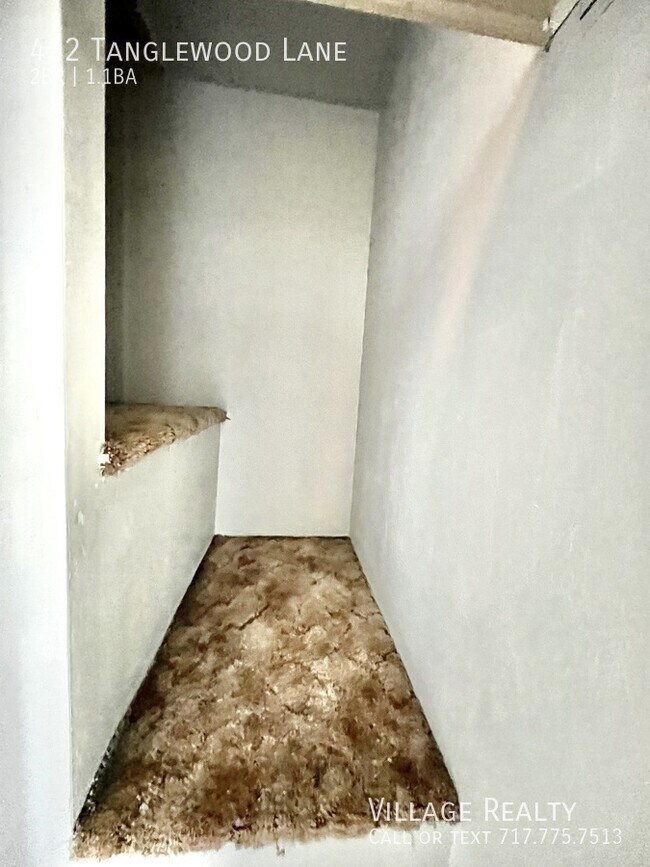 Building Photo - 452 Tanglewood Ln