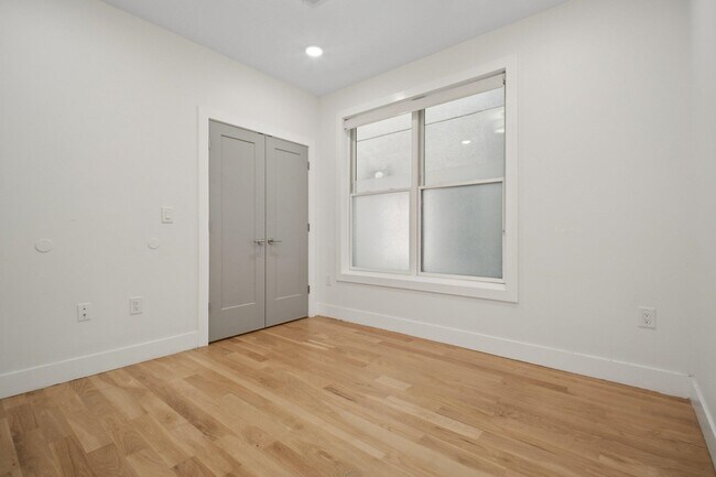 Building Photo - 382 7th St