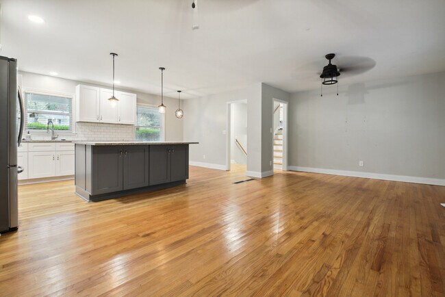 Building Photo - 1795 Queens Way