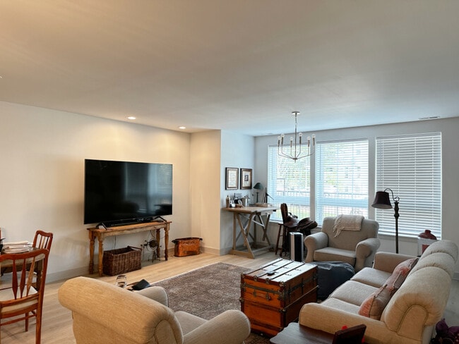 Building Photo - 4420 S Prairie Ave