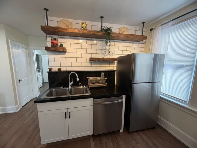 Building Photo - 6611 Kennedy Ave