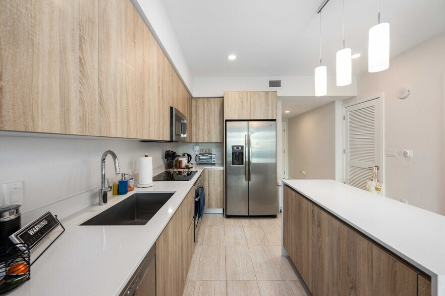 Building Photo - 275 NE 35th St
