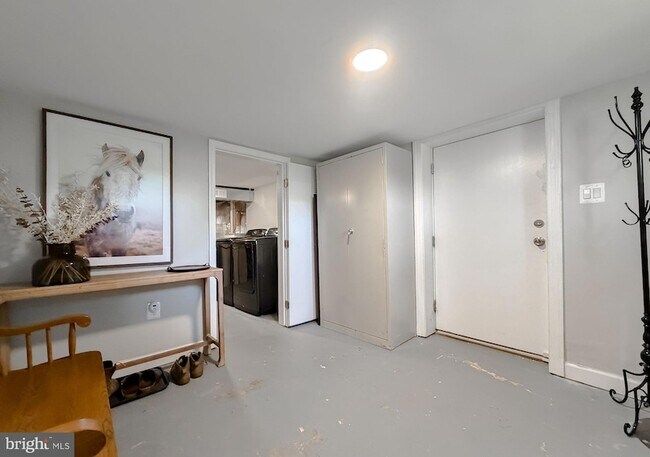 Building Photo - 4985 Solomons Island Rd