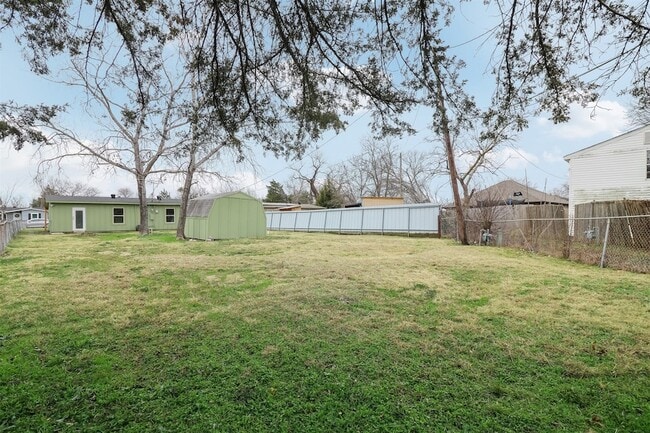 Building Photo - 1211 Gate Ln Dr