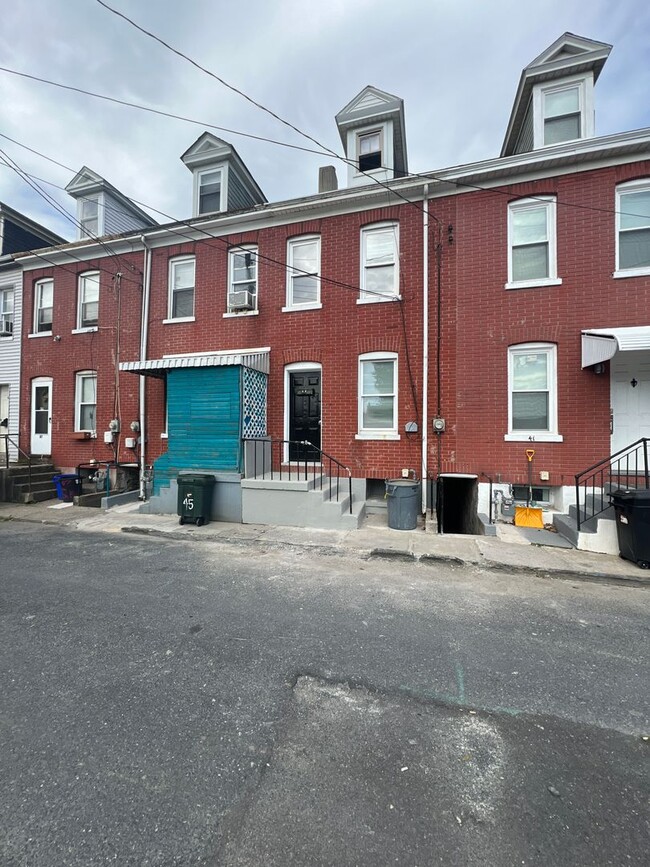 Building Photo - Beautifully remodeled 3 bedroom rental in Easton