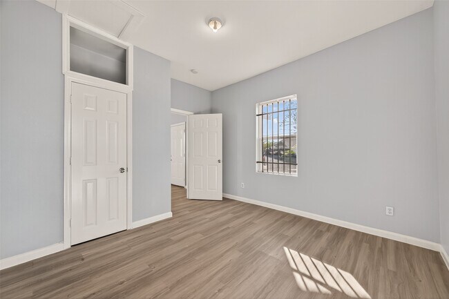 Building Photo - 8211 Parnell St