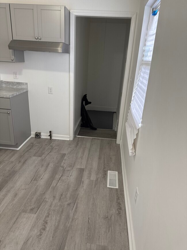 Building Photo - 1115 Winfield Ave