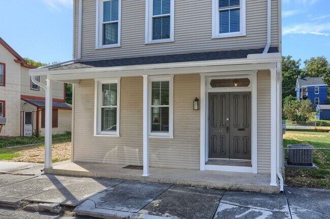 Building Photo - 1232 Lafayette St