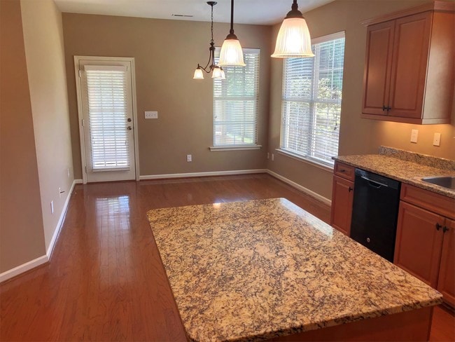 Building Photo - 2907 Blossom Park Drive Southeast