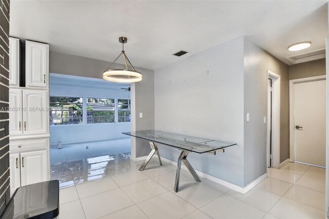 Building Photo - 2331 Flamingo Dr