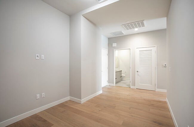 Building Photo - 388 Cordova St