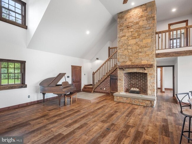 Building Photo - 42 Pine Grove Ln