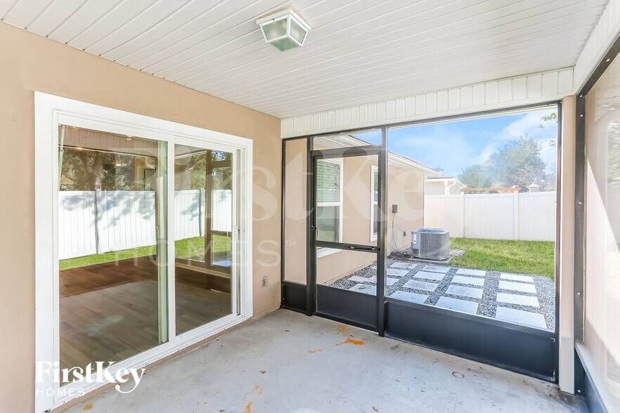 Building Photo - 4145 Emilio Ln